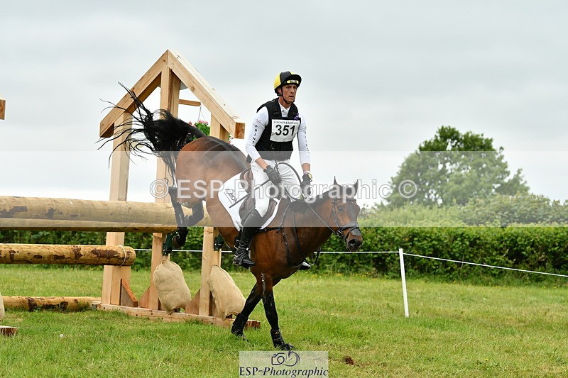 250524A-124859-10450 - B-351-Will.Rawlin-MACKENZY