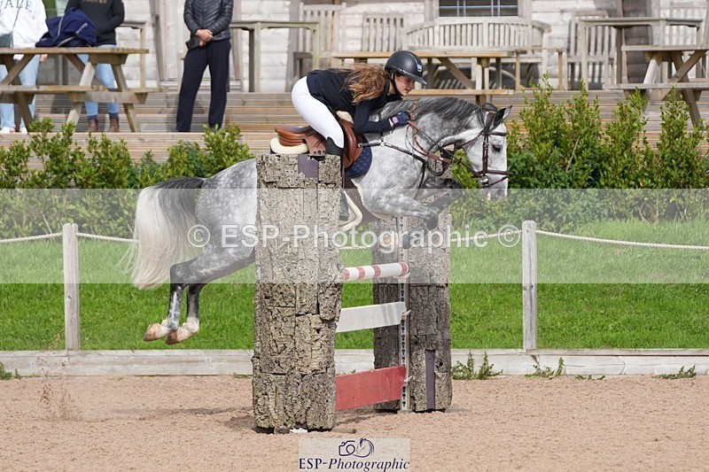 250921-121746-02881 - Cls 9 Pony Foxhunter and 1.10m