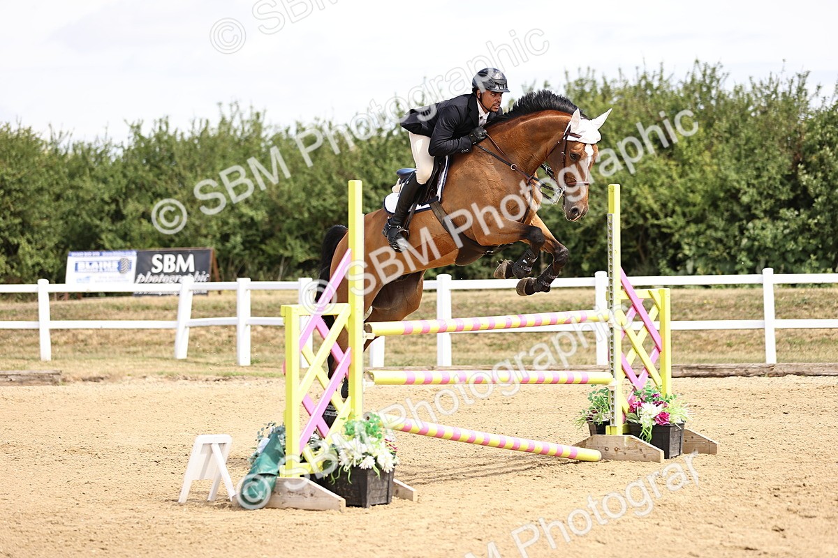 SBM_009861 - Class 8 - Senior Newcomers - 1.10  Open