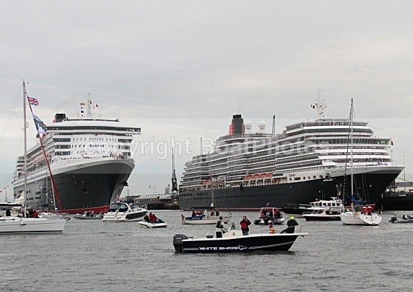 120605 QM2  qUEEN VICTORIA IN SOUTHAMPTON IMG_7730 - THREE QUEENS MEET IN SOUTHAMPTON 5th June 2012