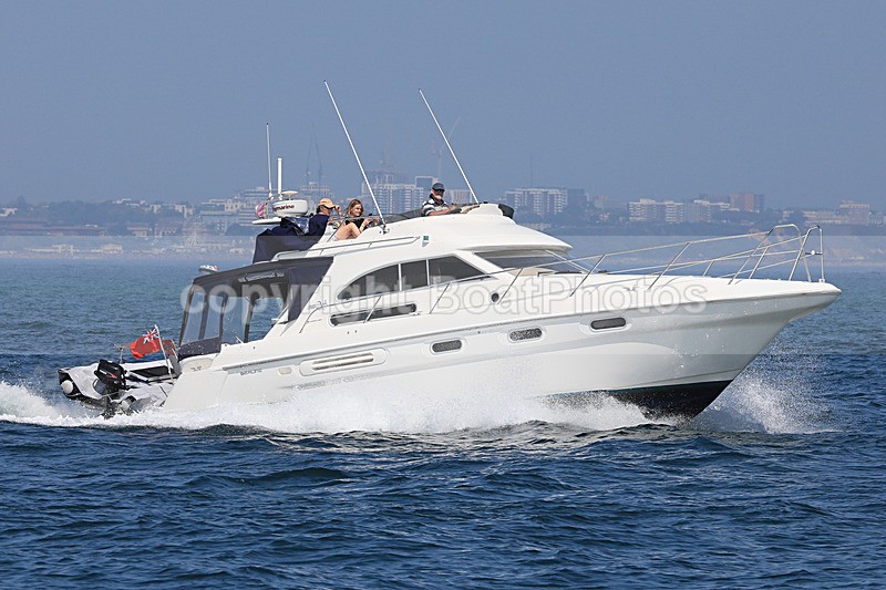 180506 UNNAMED - SEALINE 36 1Y3A9610 - Flybridge Cruisers
