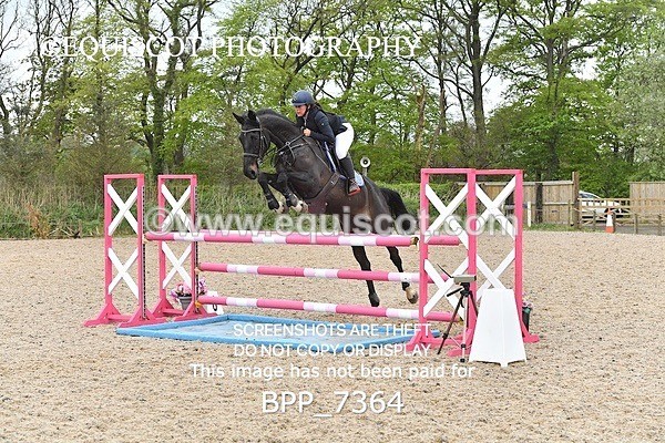 BPP_7364 - CLASS 9 FRI  Senior Newcomers/ 1.10m Open
