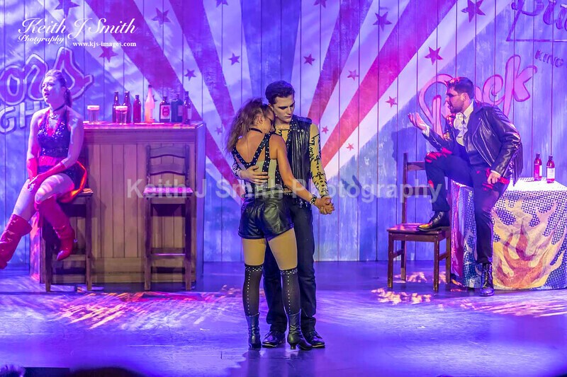 7KJS0025 - Ambition show team