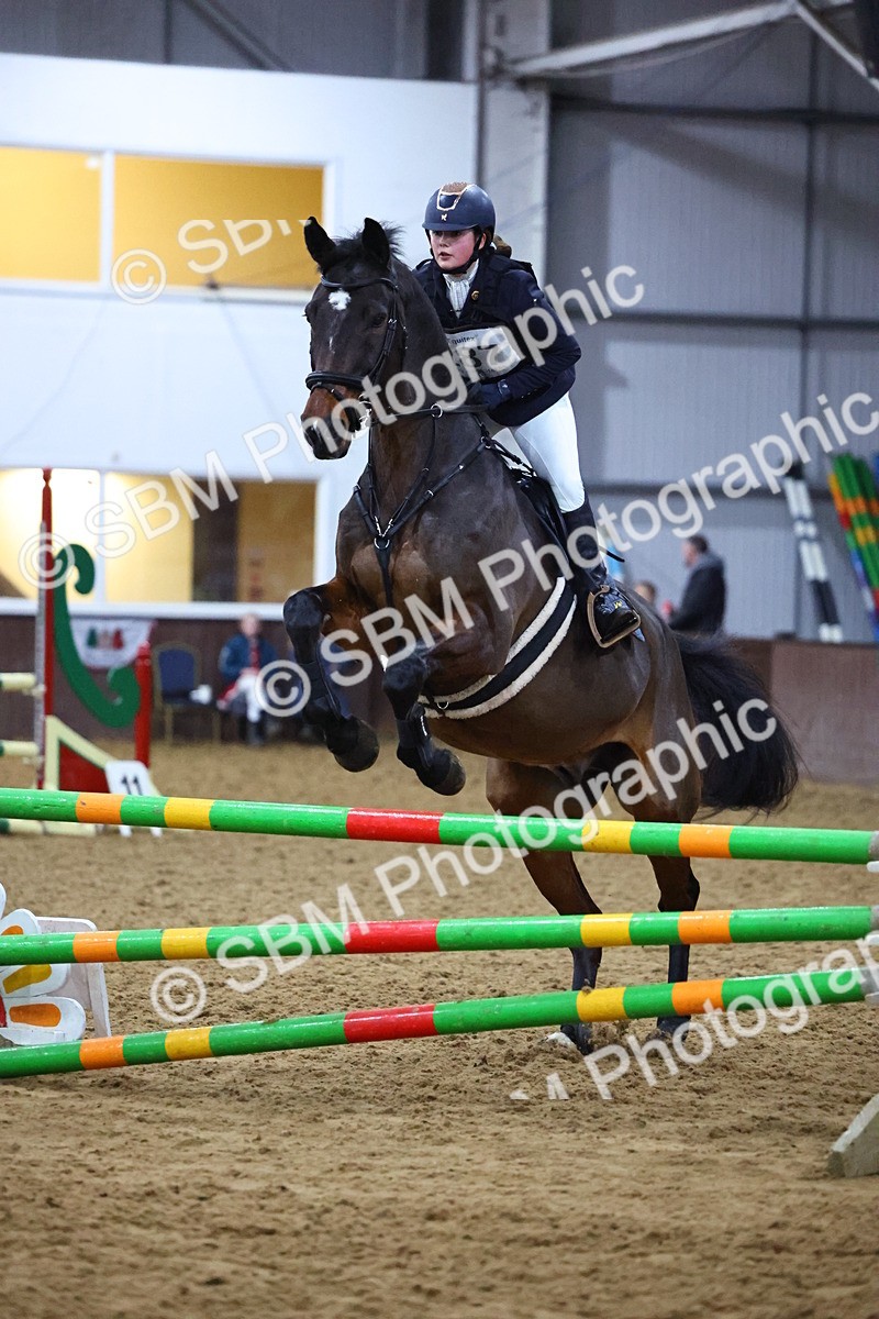 SBM_002712 - Class 6 - Holly & Ivy Stakes - 90cm