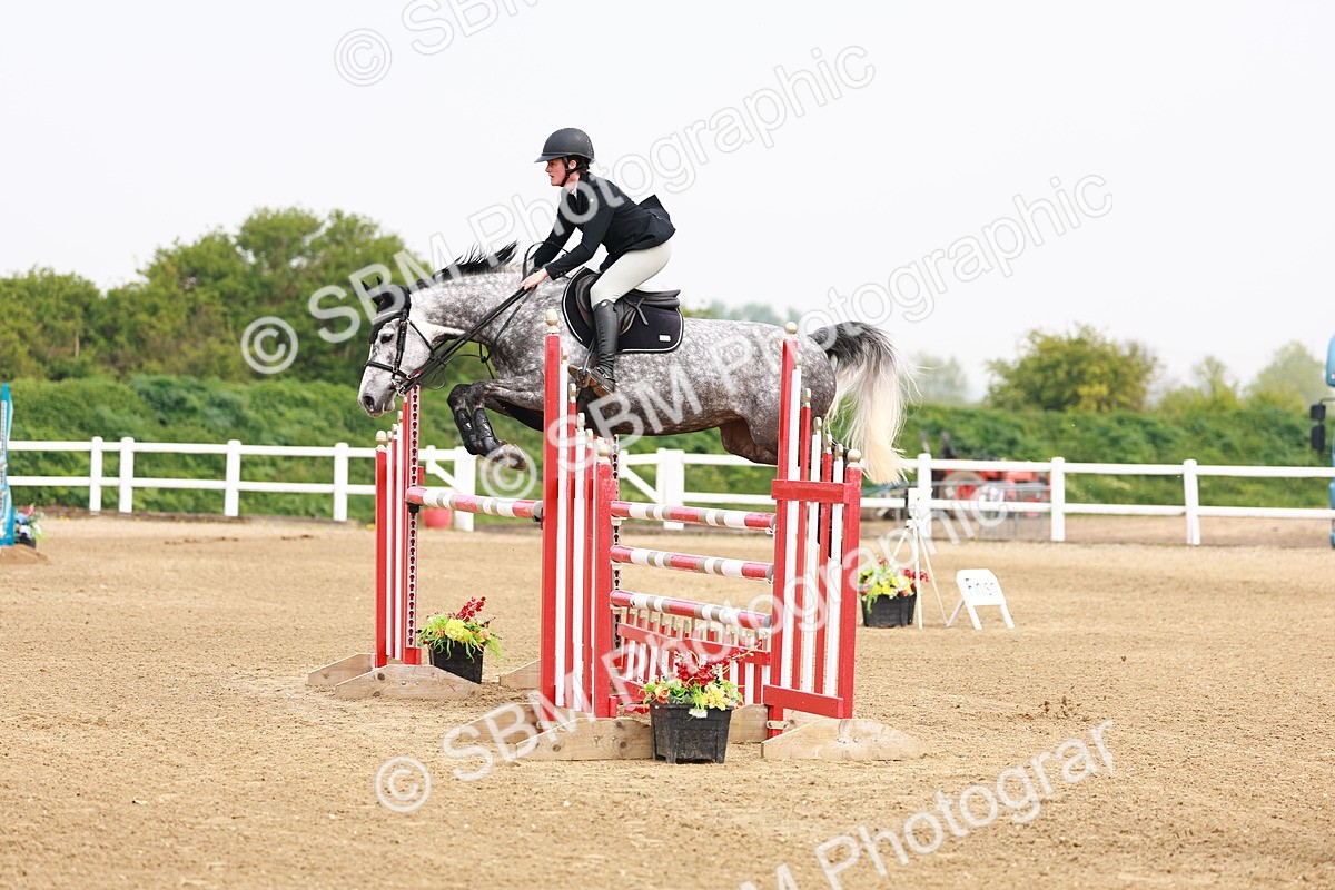  - Class 19 - Senior Foxhunter - 1.20m