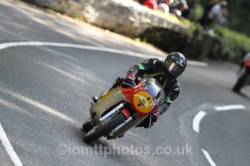 FOM_1177 - Classic TT Lap of honour