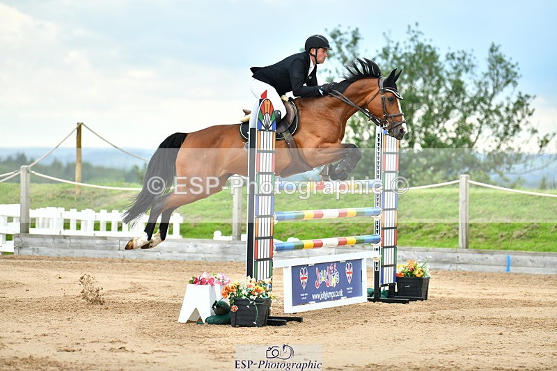 230720A-152627-03867 - Cls 9, 2 Star Big 1.40m Start to break