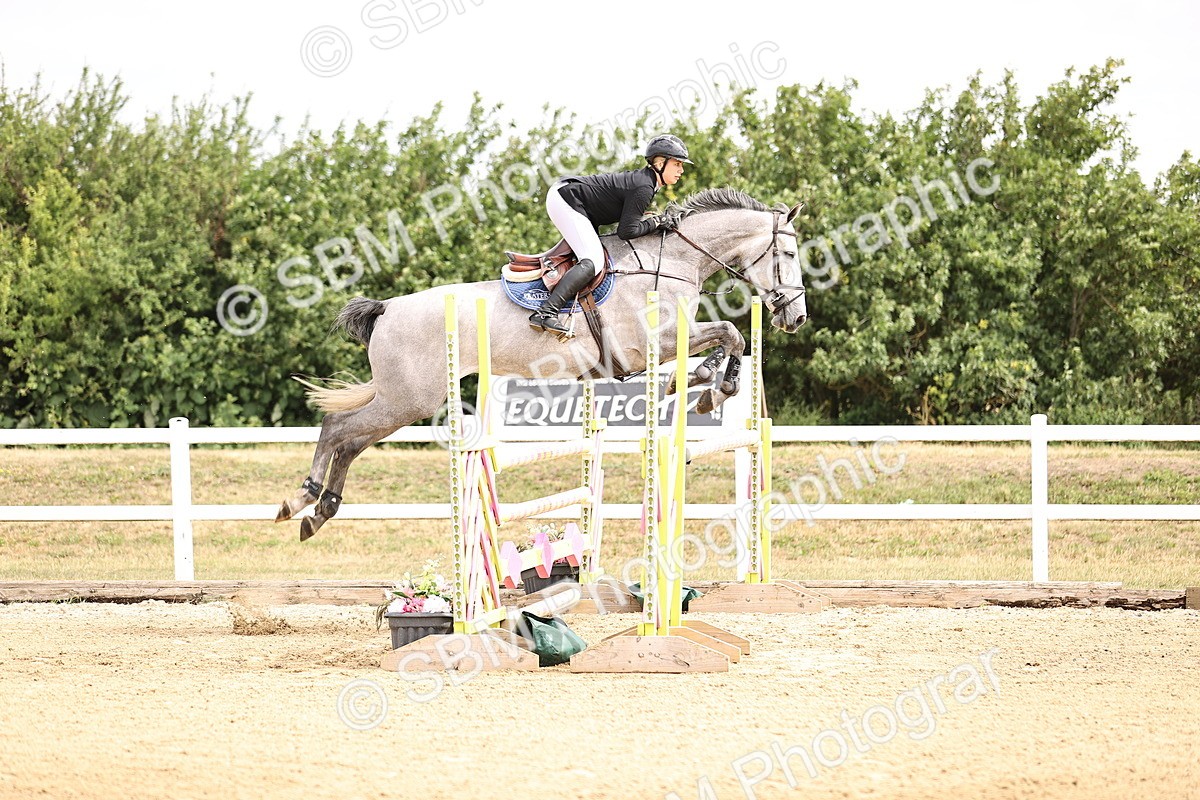 SBM_009517 - Class 8 - Senior Newcomers - 1.10  Open