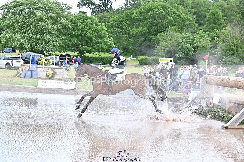 250525A-133252-16261 - D-451-Laura.Collett-DRUMGIVEN.MR.CHARISMA