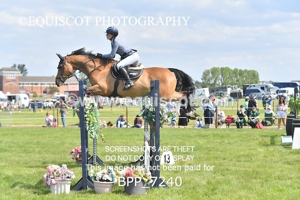 BPP_7240 - CLASS 3 Andrew Hamilton Coach, RHS Foxhunter Championship Qualifier