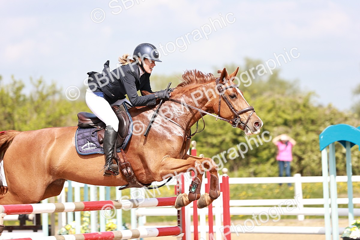  - Class 26 - Senior Foxhunter - 1.20m