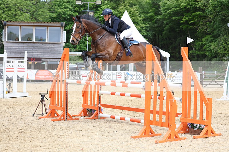 3E7A9470 - Class 8: Senior Newcomers/1.10m open