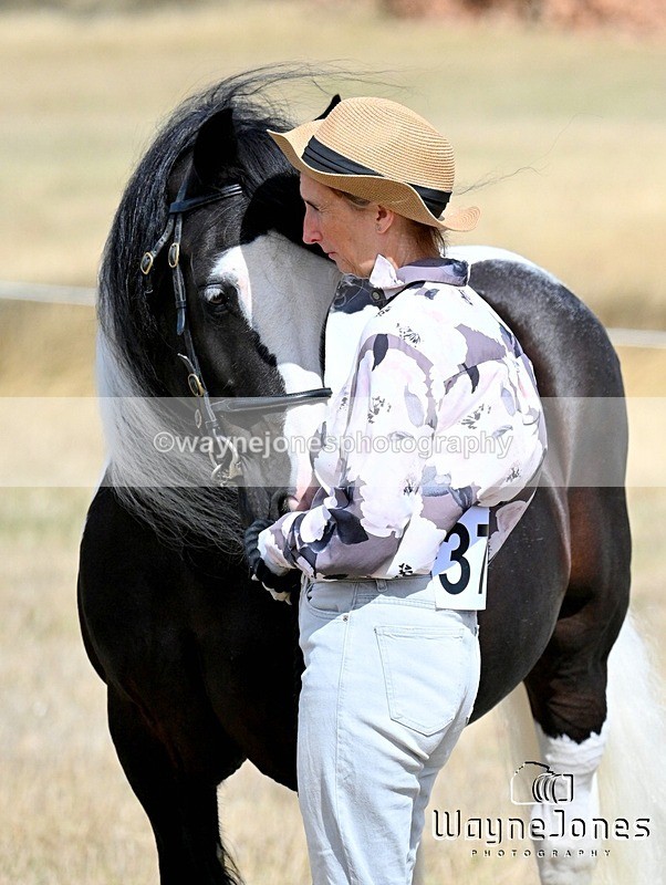 WJ7_9059 - Kellie and Nancy at Swallowfield 31-08-26