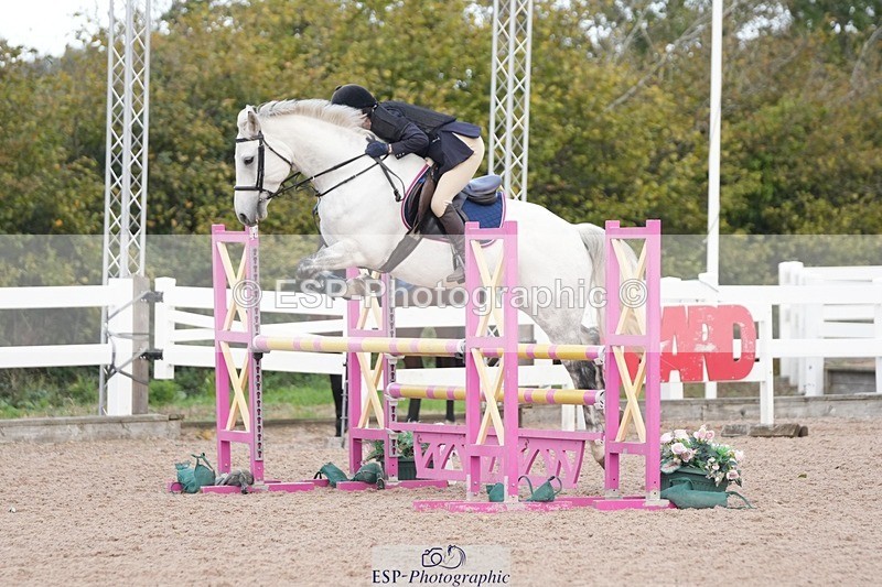 251005-101132-02477 - Cls 22 British Novice and 90cm