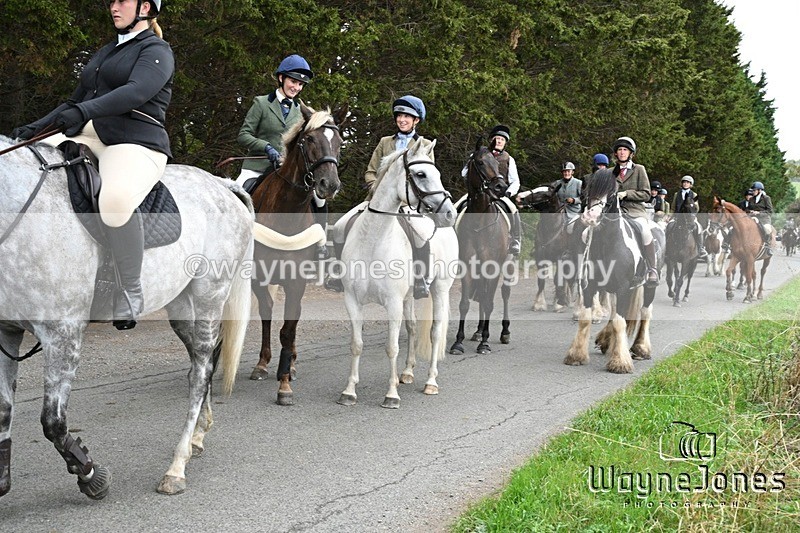 WJ7_1311 - Berks & Bucks Hound Exercise Blewbury 13-09-26