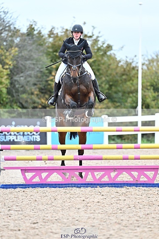 251015-132515-00566 - Cls 4 Newcomers and 1.10m Open