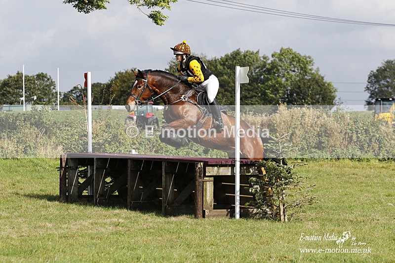  WWHT 171021 2997 - Intermediate (0.90m)  17/10/21