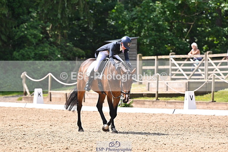 250523A-114328-06644 - C-274-Bizzy.Loffet-LONGBROOK.CHILLI.FLOWER