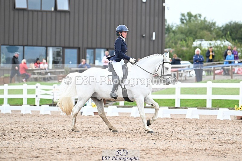 250907-124326-08419 - 067-Laura.PercyConobola.Cascade