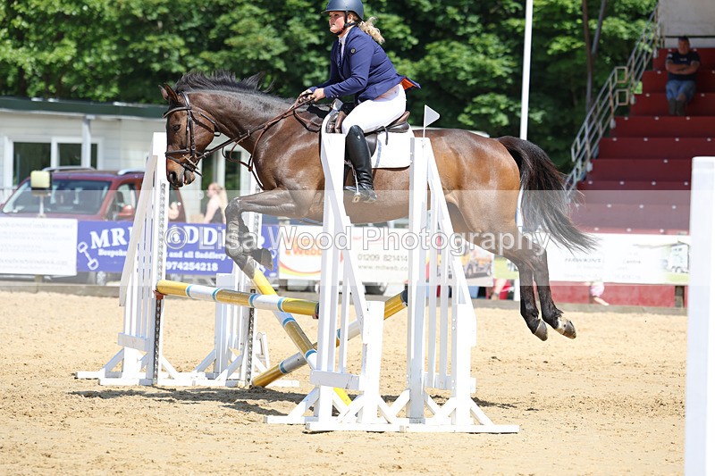 3E7A9603 - Class 8: Senior 80cm