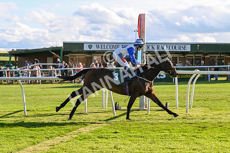 300525-Race 2-Cheerleader-7061 - Race 2