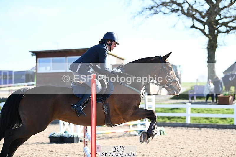 250330-101648-06055 - Cls 32 British Novice and 90cm