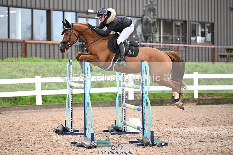 251206-134125-01160 - Cls 13 Snr Foxhunter and 1.20m