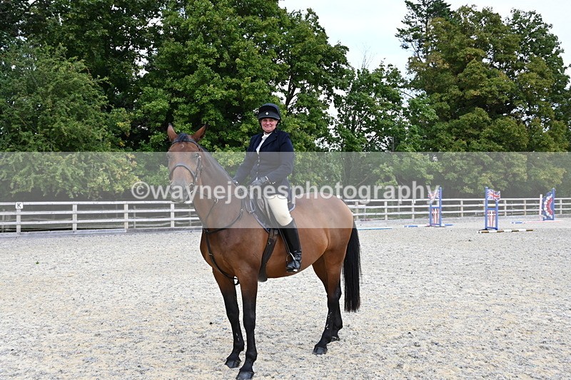 WJ6_3065 - Berks & Bucks - The Old farmhouse - Hound Exercise 20-08-25