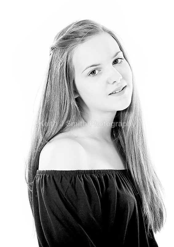 1SKJ8799B-W - Portraiture