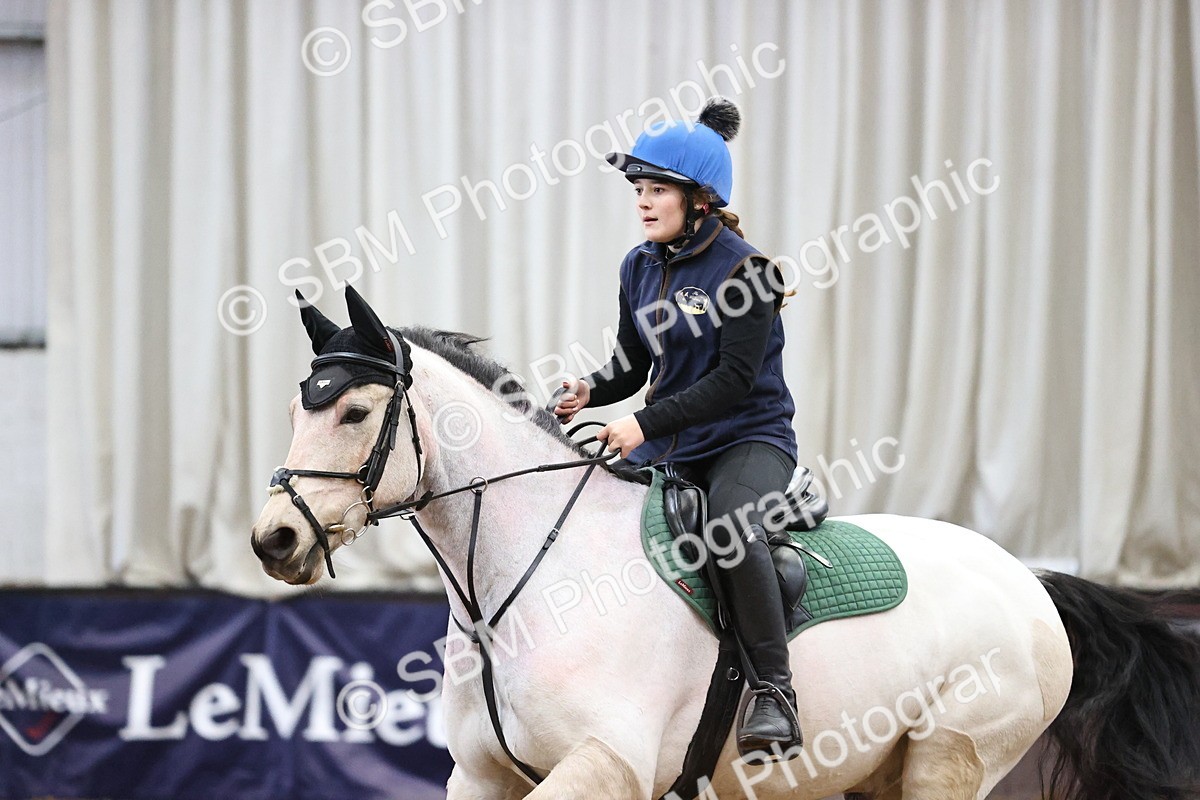 SBM_001207 - Class 3 - Horse & Hound 60cm