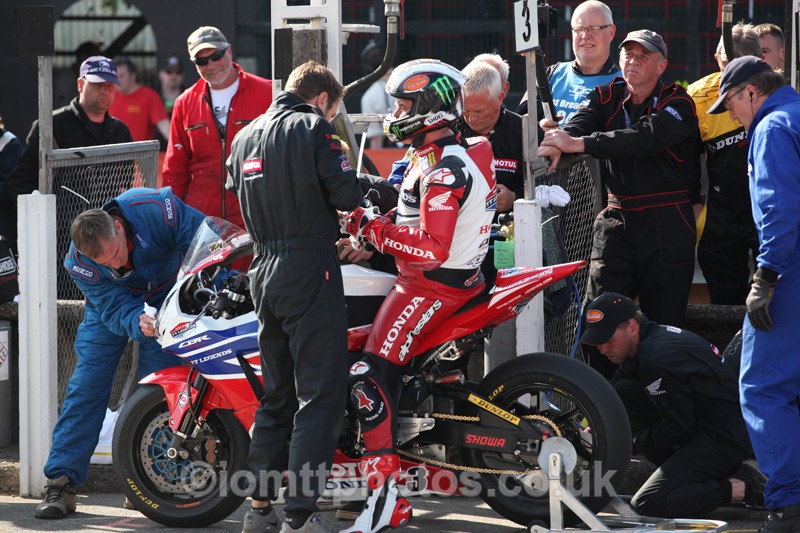IMG_0885 - Senior TT - Start Line