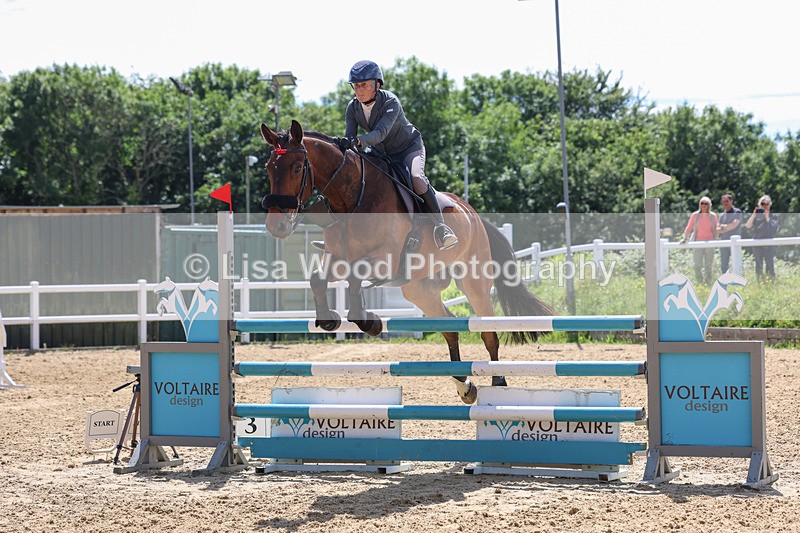 3E7A7418 - Class 8: Senior Newcomers/1.10m open