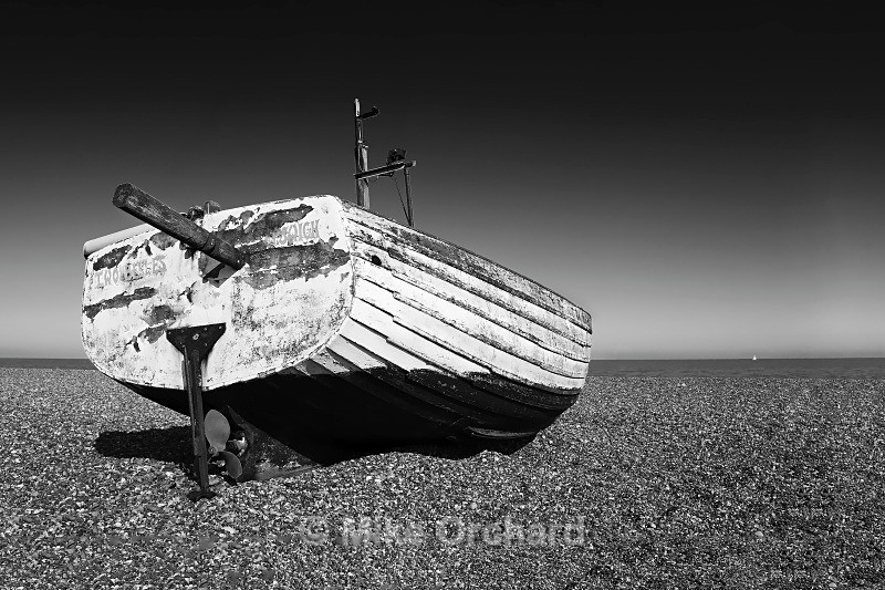 Two Belles - Aldeburgh Beach - Suffolk BW - Seascapes