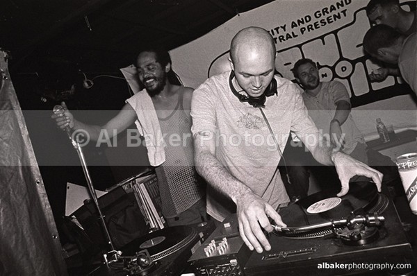 14 kwasi & woody - Friends-&-Family @ the-roadhouse 04.09.02