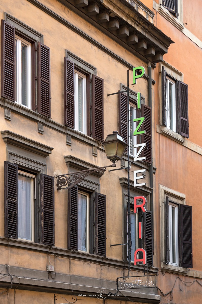 Pizzaria - Rome - Roman Walls