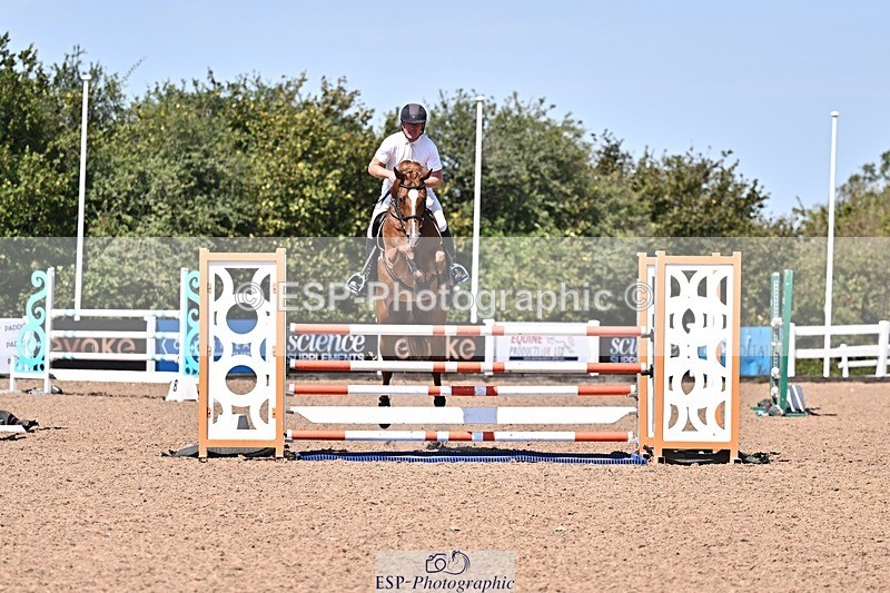 260812-124936-00512 - Cls 6 Foxhunter and 1.20m