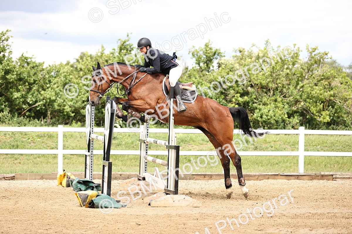 SBM_003098 - Class 11 - Senior Newcomers - 1.10m