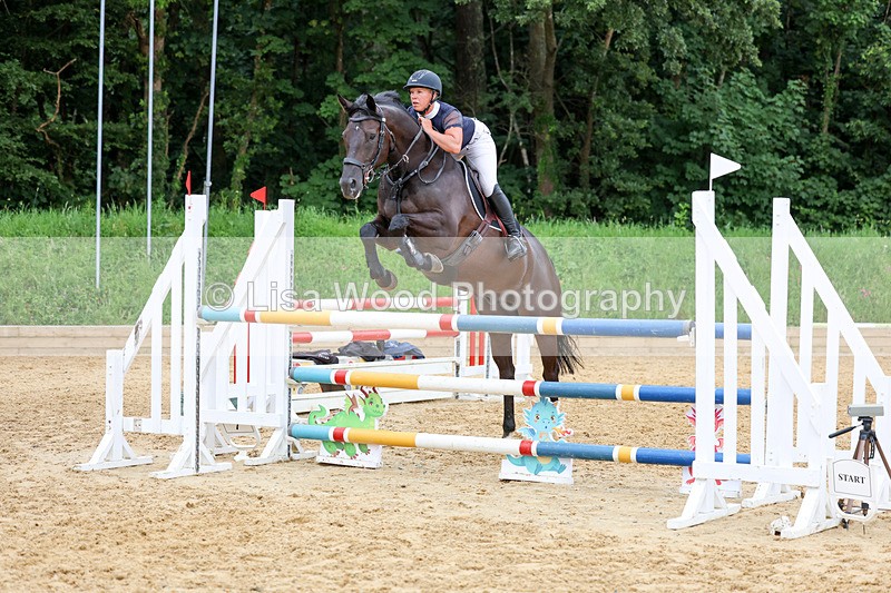 3E7A6445 - Class 8: Senior Newcomers/1.10m open