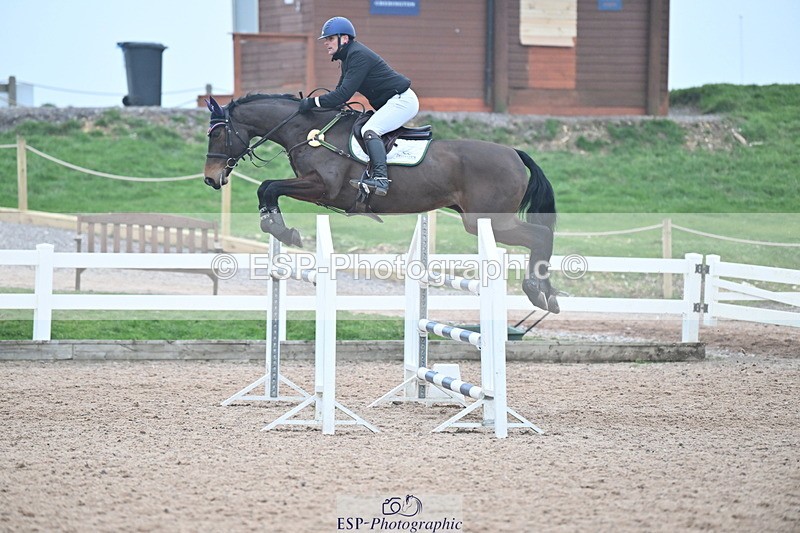 240113A-142543-02344 - Cls 13 Foxhunter and 1.20m Open