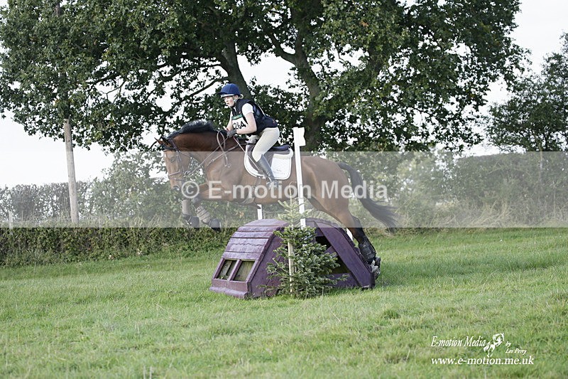  WWHT 171021 4061 - Open (1.00m)  17/10/21