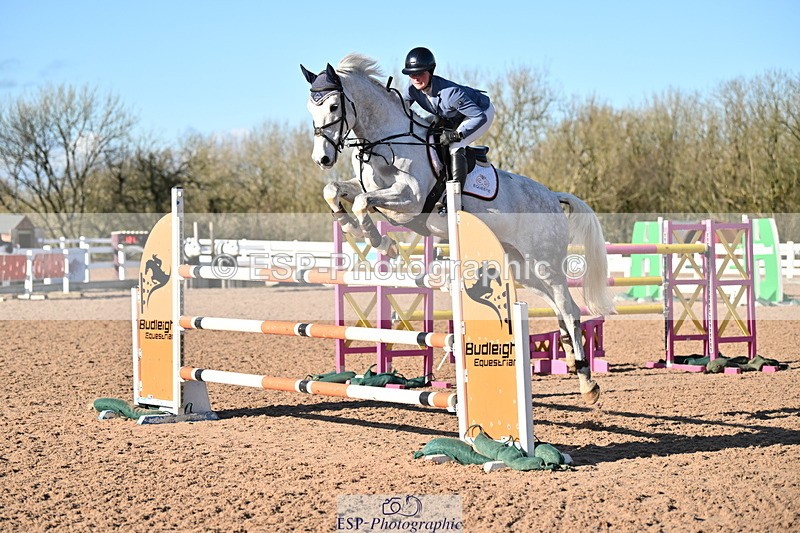 240224A-151206-04082 - Cls 15 Foxhunter and 1.20m Open