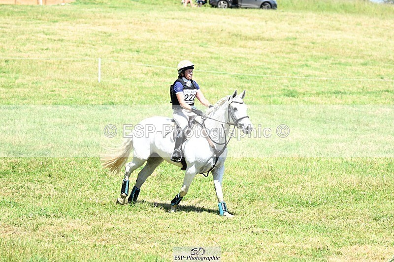 240629X-144307-4332 - 222-Kate_Jupp-CARROWNURLAUR_PRIDE