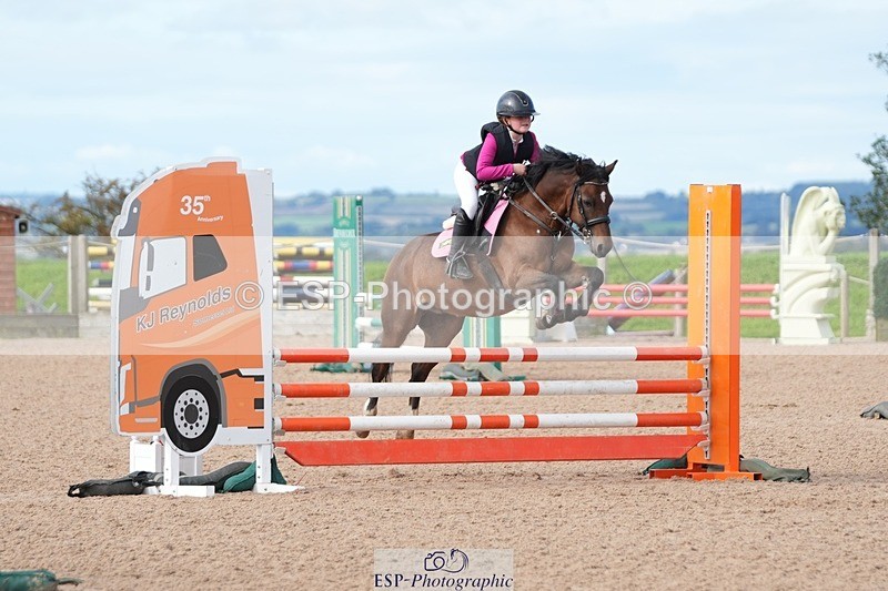 250921-102530-02184 - Cls 4 Pony British Novice and 80cm