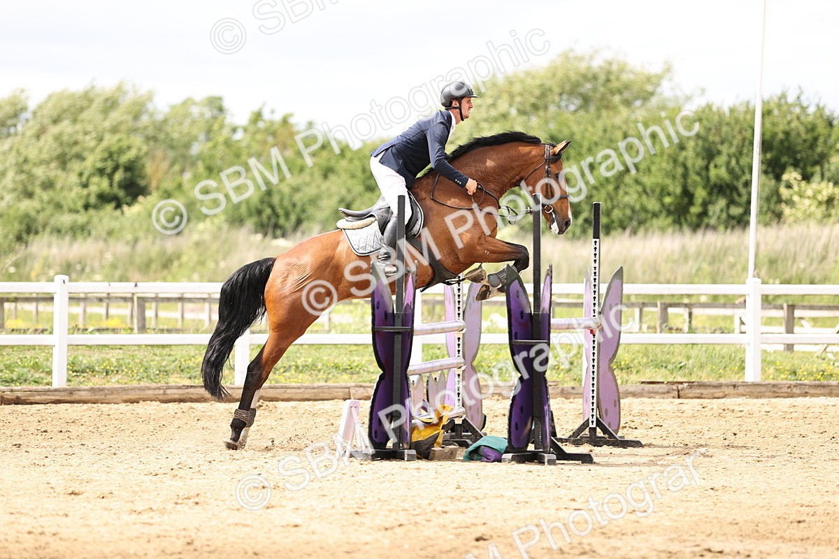 SBM_003439 - Class 11 - Senior Newcomers - 1.10m