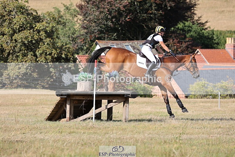 250802A-172239-08524 - H-351-Franky.Reid-Warrilow-DOLLEY.SYMPHONY.J.K