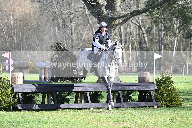 WJ7_9981 - Time 10:13 to 10:38 Times at the Fence