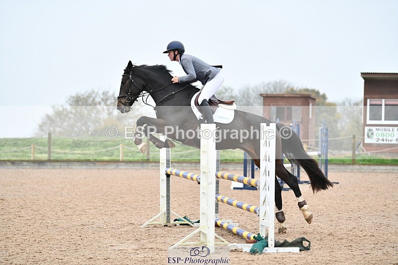 241102A-114510-04394 - SAT Cls 9 British Novice and 90cm Open