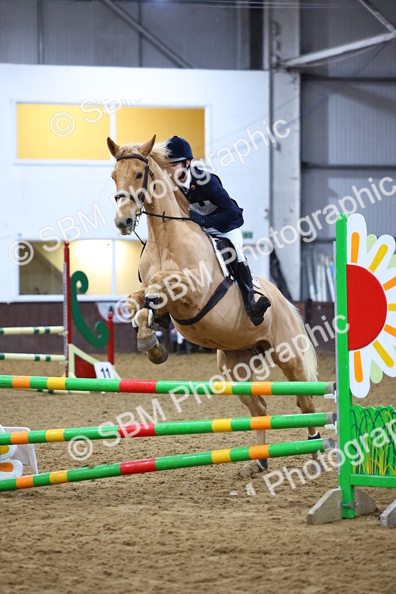 SBM_002553 - Class 6 - Holly & Ivy Stakes - 90cm