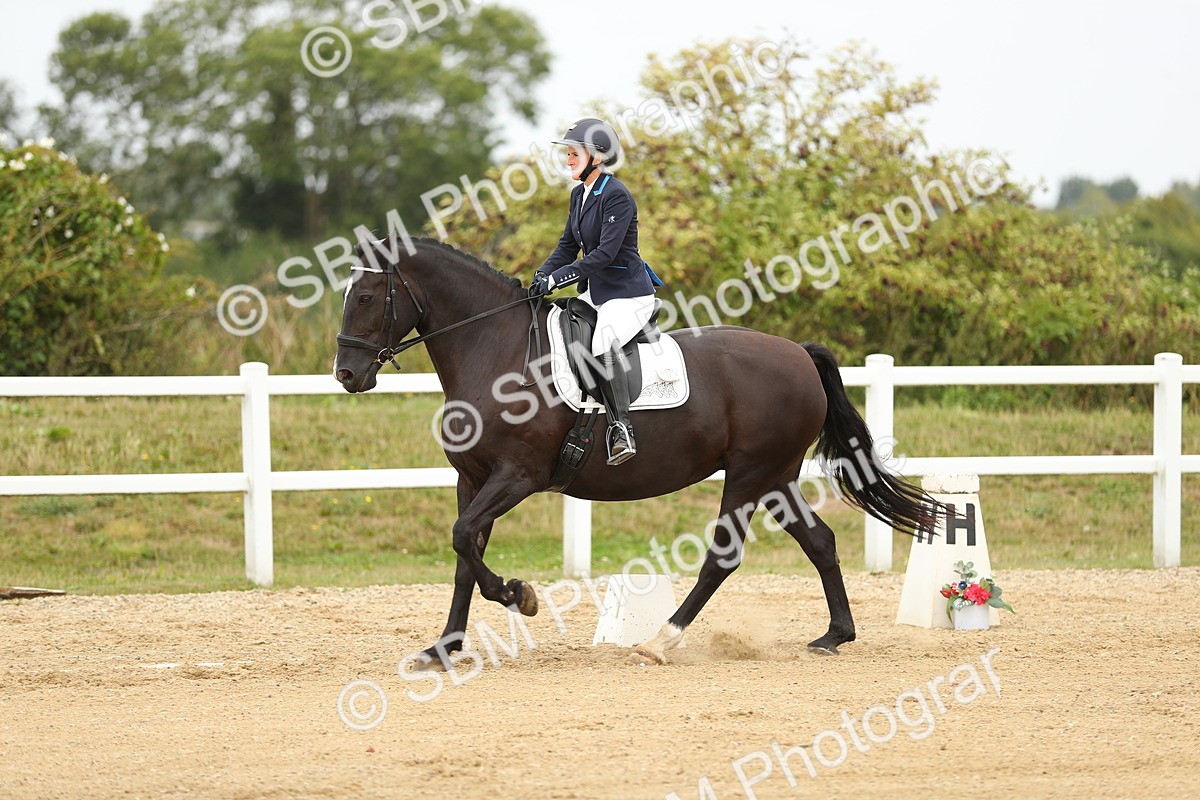 SBM_017737 - Class 14 - Novice 23 - 13.52-14.55