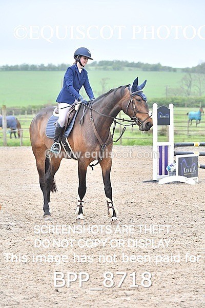 BPP_8718 - CLASS 24 SUN Senior BritiNovice/ 90cm Open